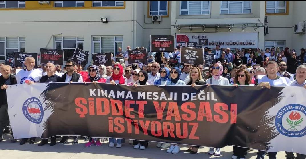 Artık kınama mesajı değil, öğretmenlere yasal güvence istiyoruz. EBS, bugün tüm Türkiye'de sesini aynı talep için yükseltti @idrissekerci @ErmisErol @bilalduran07 @mukreminkose @sabazyusuf @tekdemiRamazan @mehmet_uca @sabanceylan60 @YesilovaHarun #TBMMÖğretmenleriDuy