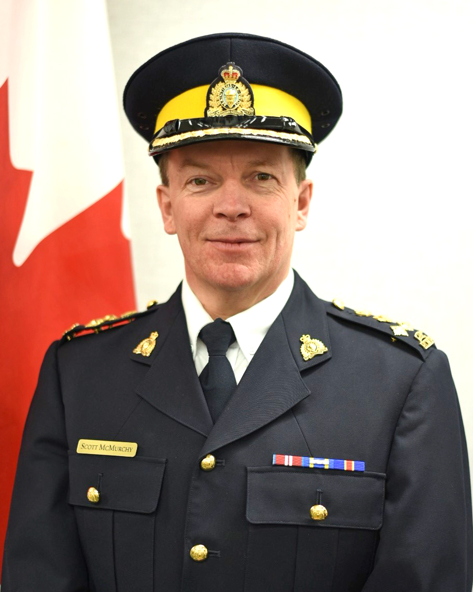Congratulations to Assistant Commissioner Scott McMurchy, the new Commanding Officer of the Manitoba RCMP! A/Commr McMurchy grew up in The Pas & has 34 yrs of RCMP service in various detachments and units across Saskatchewan & Manitoba. #rcmpmb 1/2