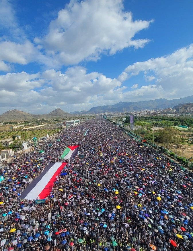 شعب الحكمة والإيمان مستمر في مسيراته المليونية المساندة لأخواننا الفلسطينيين ..

#اليمن_ينتصر_لفلسطين 
#التصعيد_بالتصعيد 
#رفح_تحت_القصف