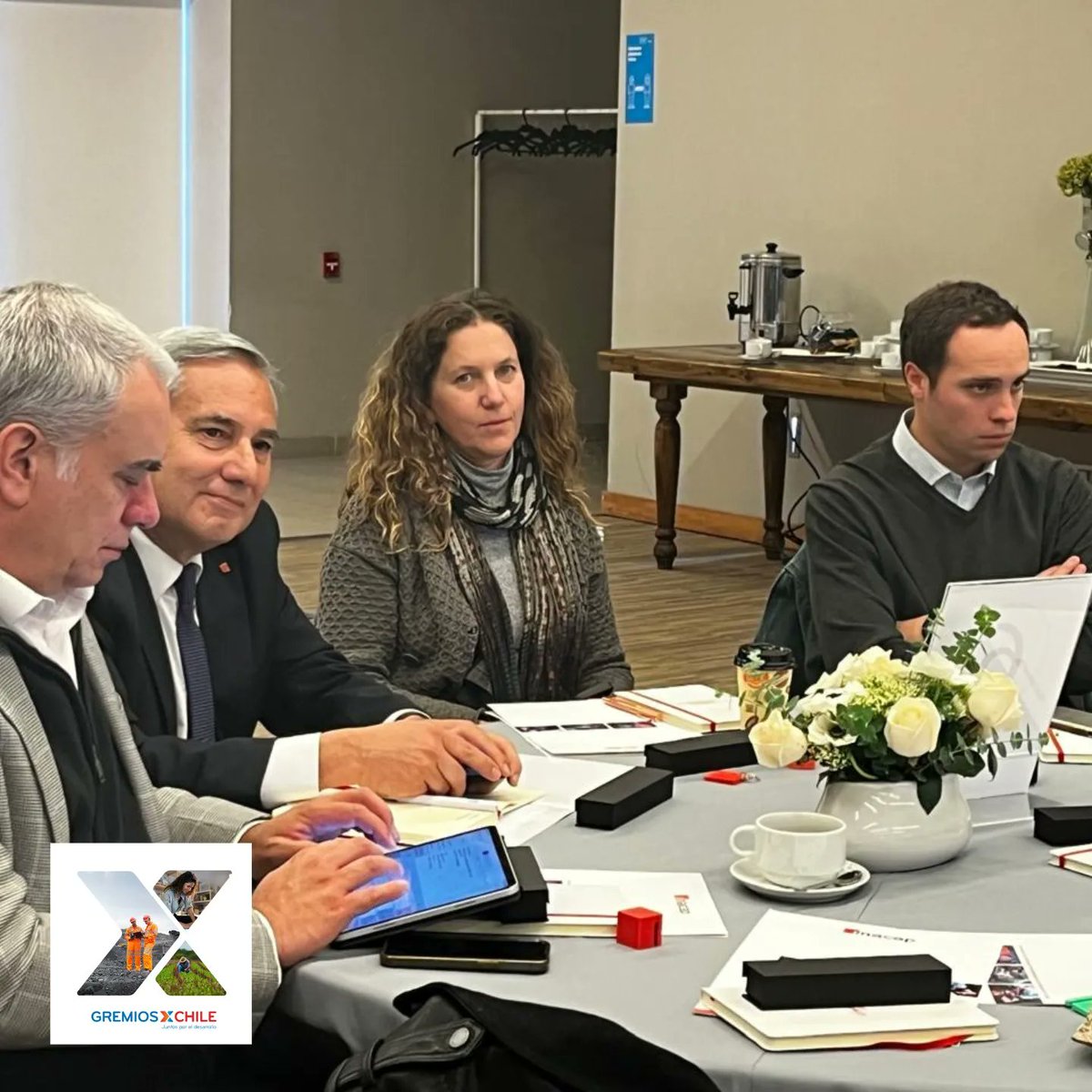 Francisco Donoso, vicepresidente de la <a href="/CChC_Chile/">Cámara Chilena de la Construcción</a> Rancagua, Rafael Prieto, presidente <a href="/ProOHiggins/">Pro O'Higgins</a> y Manuel Puga, presidenta de <a href="/FrusextaAG/">Frusexta</a>, participan del conversatorio liderado por la vicepresidenta de la #CPC <a href="/susanajimenezs/">Susana Jiménez Schuster</a>