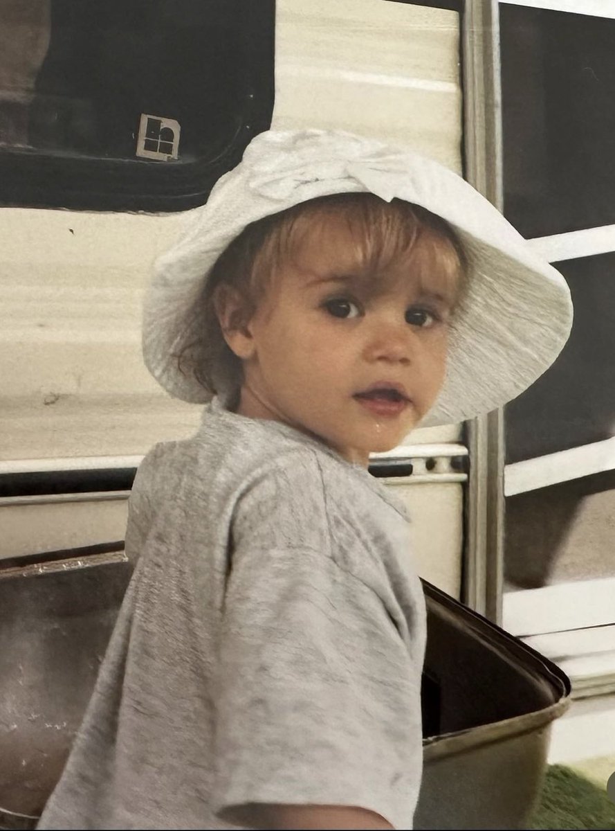 Stuckitm93's tweet photo. es que se imaginan a el baby bieber sera una combinacion de estas dos ternuras https://t.co/ab5Ll3Zpq9