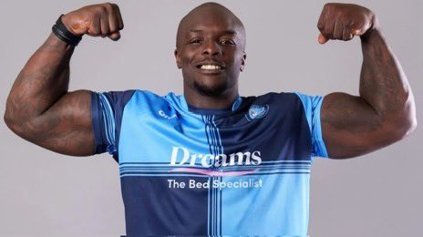 voltasport's tweet photo. 🎂 4️⃣2️⃣ Adebayo #Akinfenwa
@daRealAkinfenwa cumple 42 años el exjugador inglés de origen nigerano, popular por su corpulencia y sus 110kg de peso que ha realizado toda su carrera en Gran Bretaña, su último equipo fue el Faversham Town FC en 2023. https://t.co/5IybSeOFee