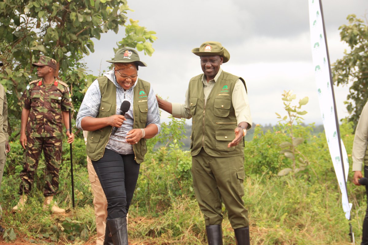 MaryWamaua's tweet photo. Glad for hosting H.E Dr. William Ruto for NATIONAL TREE PLANTING Day in Honor of FLOOD VICTIMS at Kiambicho Forest Station Karua Hills 

#MamaNaKazi https://t.co/PHYo6Ay5nD