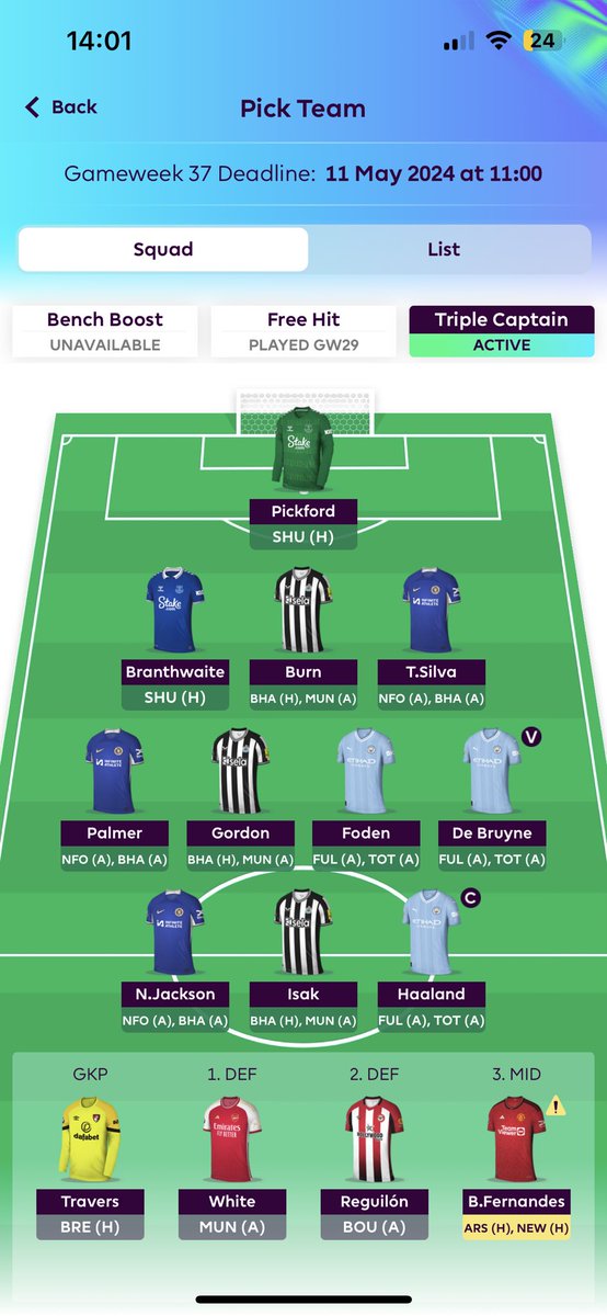 dubiousdoris's tweet photo. @FPLOlympian I’m chasing 1st, 25 points behind. Do I TC palmer or bench boost? The 1st place guy is wildcarding. https://t.co/kl6ucMBRcy