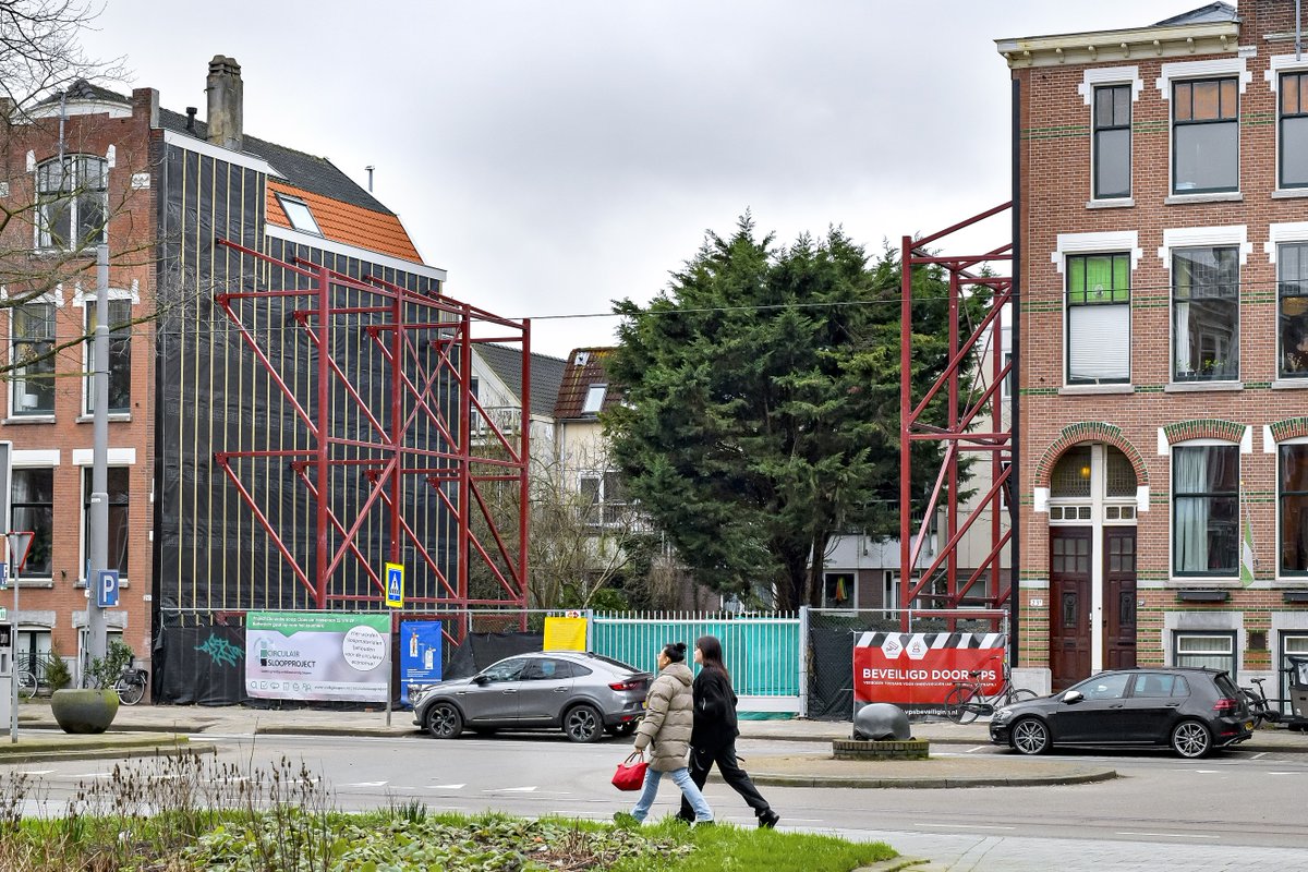 De niet-ontplofte vliegtuigbom op de Claes de Vrieselaan wordt 30 mei opgegraven en onschadelijk gemaakt. Ongeveer 1100 bewoners uit het gebied moeten die dag voor de zekerheid hun huis uit. Lees meer: rotterdam.nl/bom-claes-de-v…