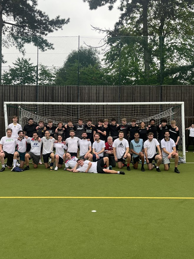 Staff and students alike had an excellent time in our Staff vs Sixth Form football match! Sixth formers won 3-0 with Teghan as their stand out player and Mr Knocker for the staff! Well done to all ⚽ #Teddington #TeddingtonSchool #ExcellentEducation #GlobalCitizens