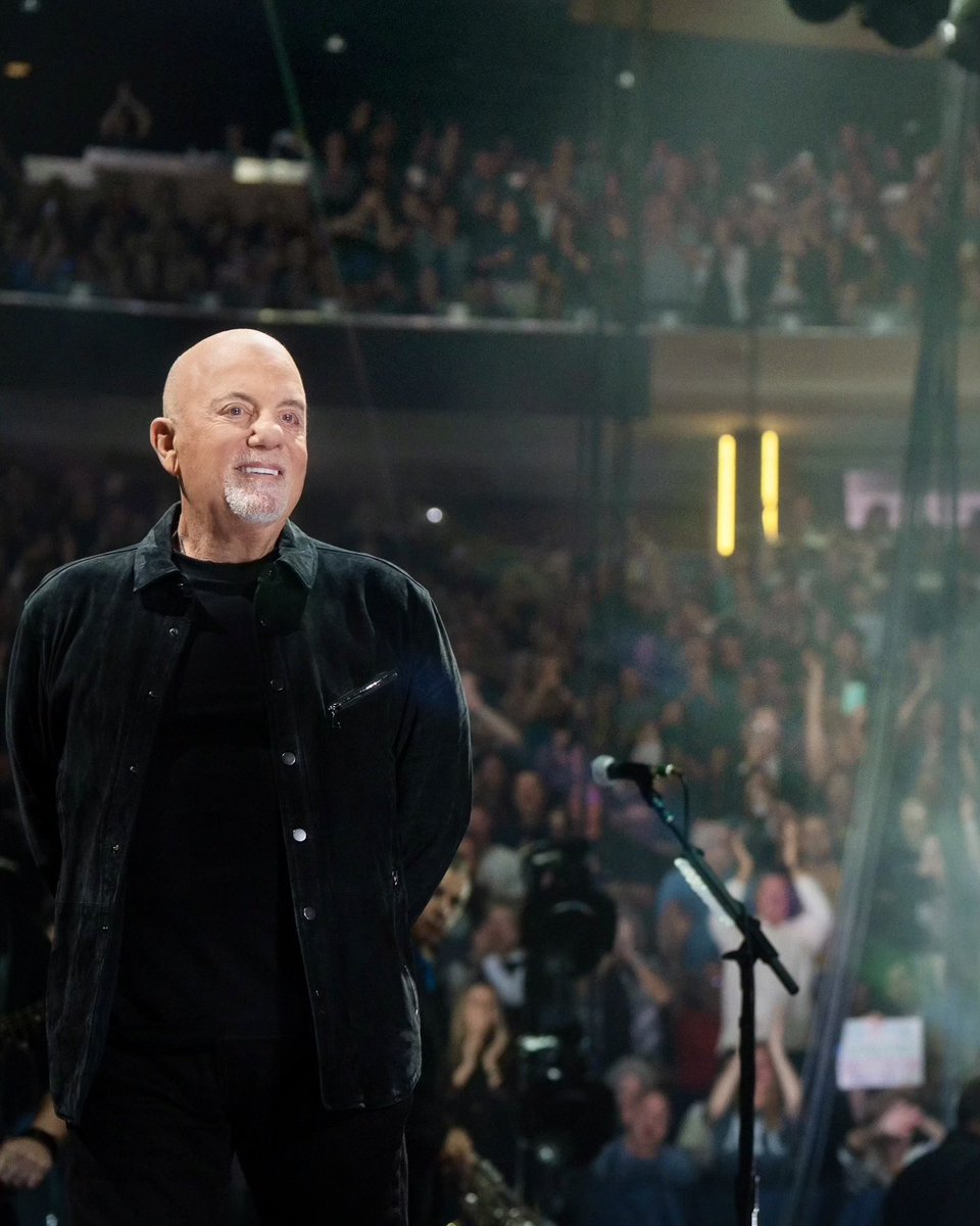 Nothing like a @billyjoel Birthday Show! The final shows of the greatest arena run continue! ❤️🎹 📷: myrnasuarezphoto (IG)