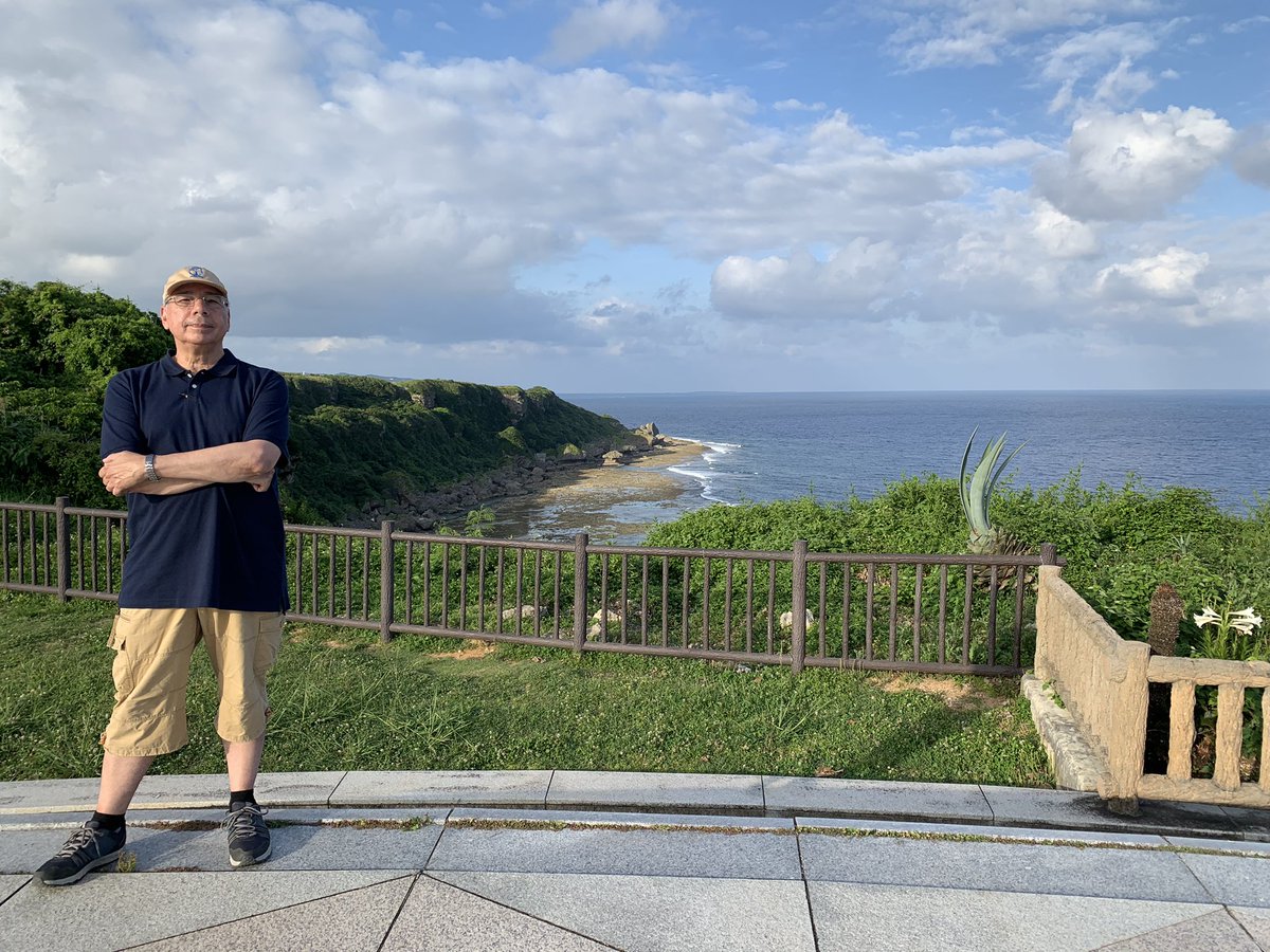 eisagirl1's tweet photo. 今日は、ブラジル🇧🇷出身、米国🇺🇸国籍の戦史に非常に詳しいお客様に、私の「戦跡ツアー」を満喫して頂きました❣　凄く勉強家の方に誉め言葉を頂ける程、有難い事はございません。感謝です🙇

#okinawa #tourguide #BattleofOkinawa  #英語 #通訳ガイド #沖縄戦 https://t.co/QT6P3PUI1v
