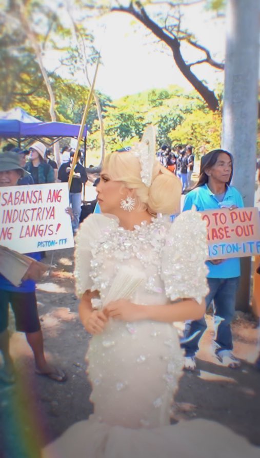 Now this is how you use your platform 🇵🇭 Our country is in deep shit. In this critical time, it's imperative for Filipinos to actively engage with pressing social issues that profoundly affect our country. #ViceGanda #PiliinMoAngPilipinas