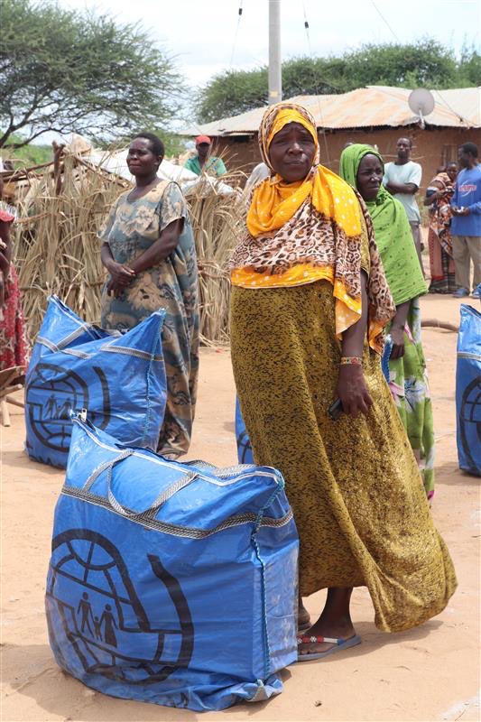 IOMKenya's tweet photo. In #Kenya, @UNmigration delivers shelter and essential household items to support 39,000 people in Eastern, Central, and Western Kenya - the most severely flood-affected parts of the country.

➡️ https://t.co/WNumahJfJ6 | @IOMRONairobi #KenyaFloods https://t.co/jfN3E09eM7
