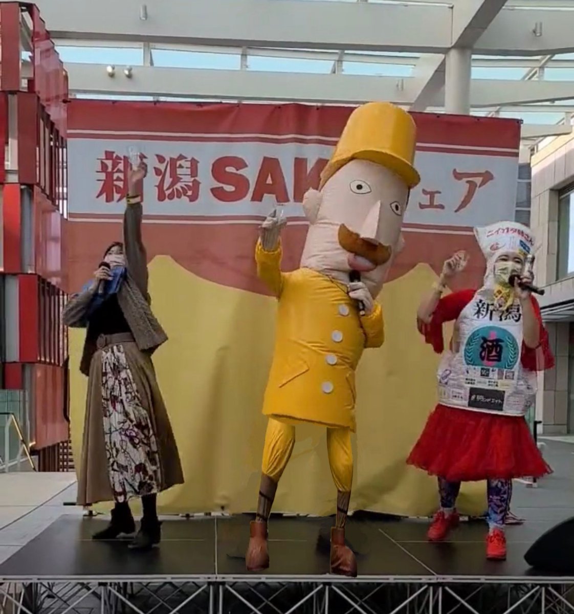 TheodorVonLerch's tweet photo. 振替公演デ 明日明後日 新潟来テクレル とらびすじゃぱん アリガトー！
タシカニ すきにーハ きつイネ 松倉クン
#酒のツマミになる話 https://t.co/dwXf7MnS4i