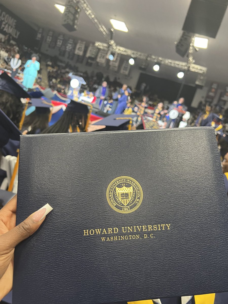 candyraii's tweet photo. hey girl you just graduated https://t.co/tq272x8hpd