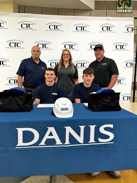 DanisBuilds's tweet photo. We had two great signing days at @GreeneCCC and @SCCTC! We are excited to welcome four new full-time employees upon their graduation. Welcome to the team, Karson, Brent, Ian, and Jeff!
#FutureofConstruction #DanisBuilds #PlanInnovateBuild https://t.co/OHKIWlnFLM