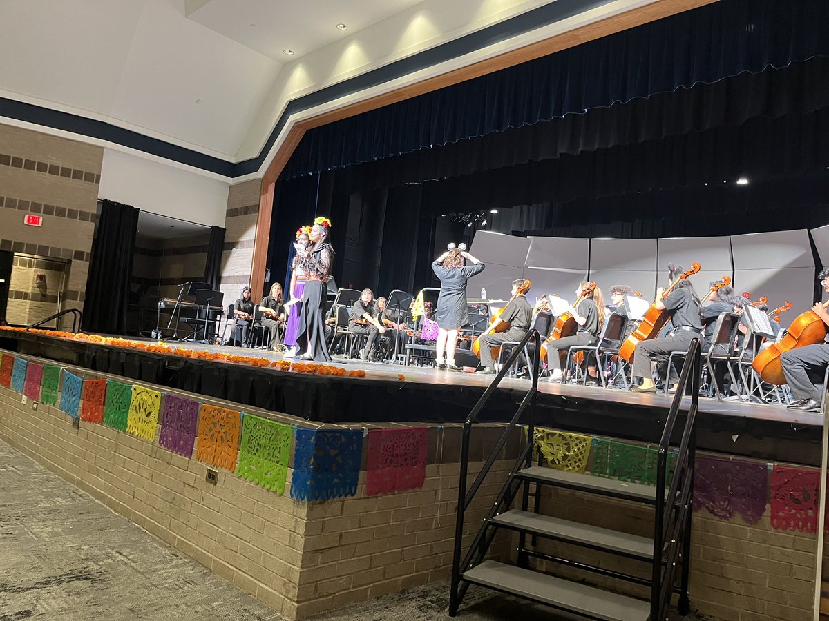 Last night was a standing room only concert for the @TRMSOrchestra! Students were able to show their talents and the amazing community that Ms. Paul has created. It was a beautiful experience to prove #relationshipsmatter @FultonCoSchools @FultonZone6 @koperniak