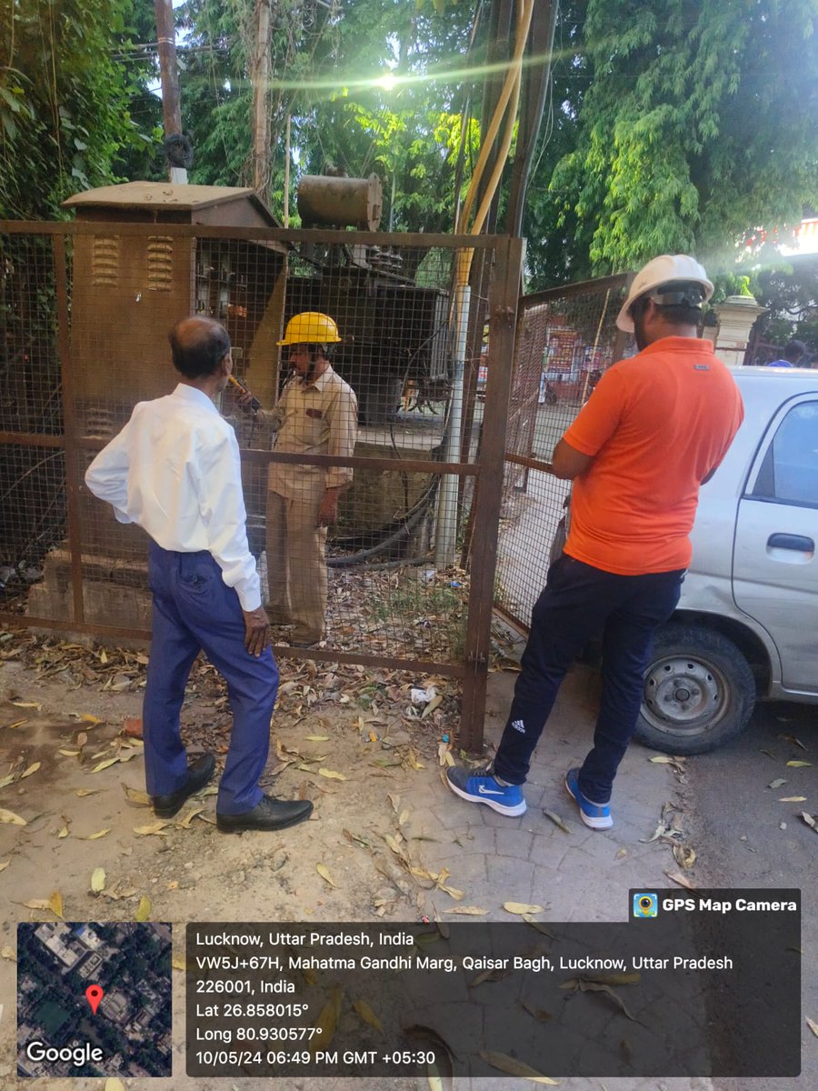 ResidencySdo's tweet photo. हनुमान सेतु उपकेंद्र के अंतगर्त फूट पेट्रोलिंग कर और परिवर्तक का लोड लेते हुए और बैलेंसिंग का कार्य कराय जा रहा है @SEEUDC8 @Mvvnlcisgomti2 @MVVNLmd @aksharmaBharat @ChairmanUppcl @eeresidenc58397 https://t.co/FLdDFkHtI7