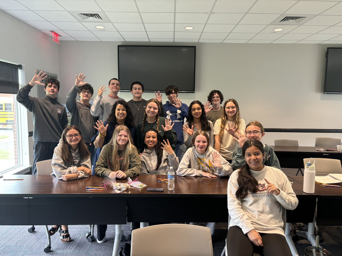 teachnuhistory's tweet photo. I’m so proud of these students. They have worked crazy hard to prepare for their exams and I know it is going to pay off big. Good luck APUSHers today! #APHUG #APUSH #proudteacher https://t.co/3hgr30SDrm