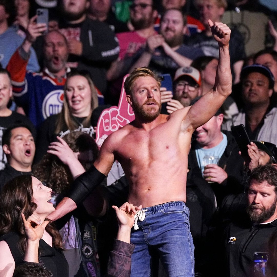 AEWonTV's tweet photo. Man of the people

Watch #AEWDynamite on-demand: https://t.co/Q4vvCqnAlH https://t.co/0FUdZYiHFD