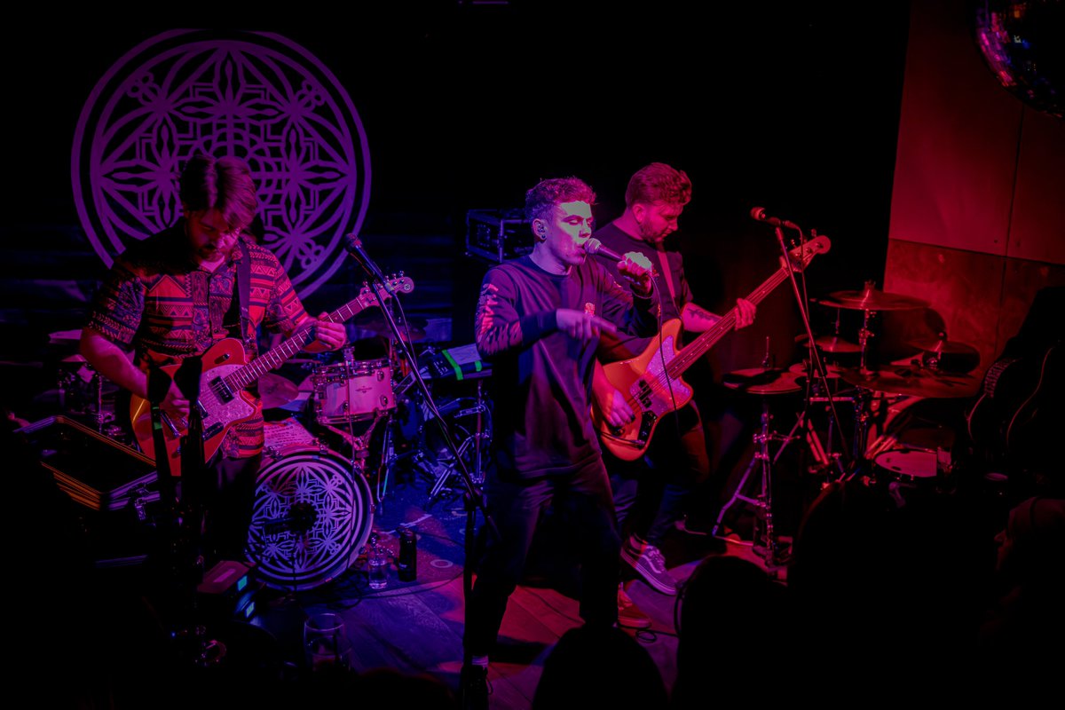 FOXHAUNT (@foxhauntband) on Twitter photo The day is finally here. Tonight, we play The Pack Horse (Hyde Park) with Northbound and Down & <a href="/OurCityFires/">Our City Fires</a> - weāre ready and we canāt fucking wait.
Doors @ 7pm, get down to see the other amazing bands on the bill.
Leeds, bring your energy and weāll tear tonight a new one š„ The day is finally here. Tonight, we play The Pack Horse (Hyde Park) with Northbound and Down & <a href="/OurCityFires/">Our City Fires</a> - weāre ready and we canāt fucking wait.
Doors @ 7pm, get down to see the other amazing bands on the bill.
Leeds, bring your energy and weāll tear tonight a new one š„