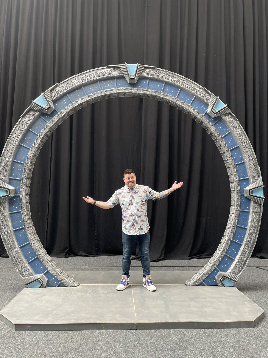 Level Up Leroy / The comic con DJ tweet media