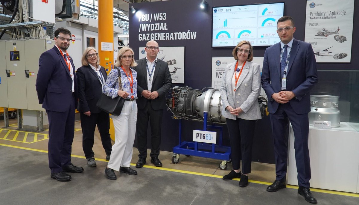 GodinCath's tweet photo. Splendid day spent in Rzeszow yesterday to meet 🇨🇦 innovators in  🇵🇱and key economic interlocutors in Aviation Valley such as Marek Darecki.
The visits of facilities @PWCanada and @heli_one were impressive and exciting.  Autant que notre discussion avec @bauschhealth.  Merci ! https://t.co/z2EuklxBfF