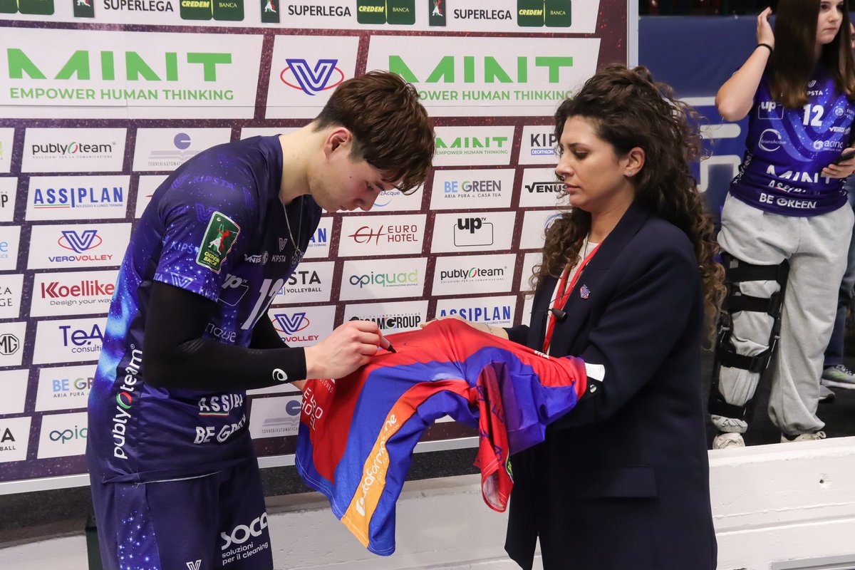 VeroVolley's tweet photo. Bright star on the court, friendly and polite with the fans. Always.

A season we never forget, a player we never forget.

See you soon
ありがとう, Ran! 🫡❤️💙

#ForTheLoveOfTheGame 💙 https://t.co/bbWrHn8Hyh
