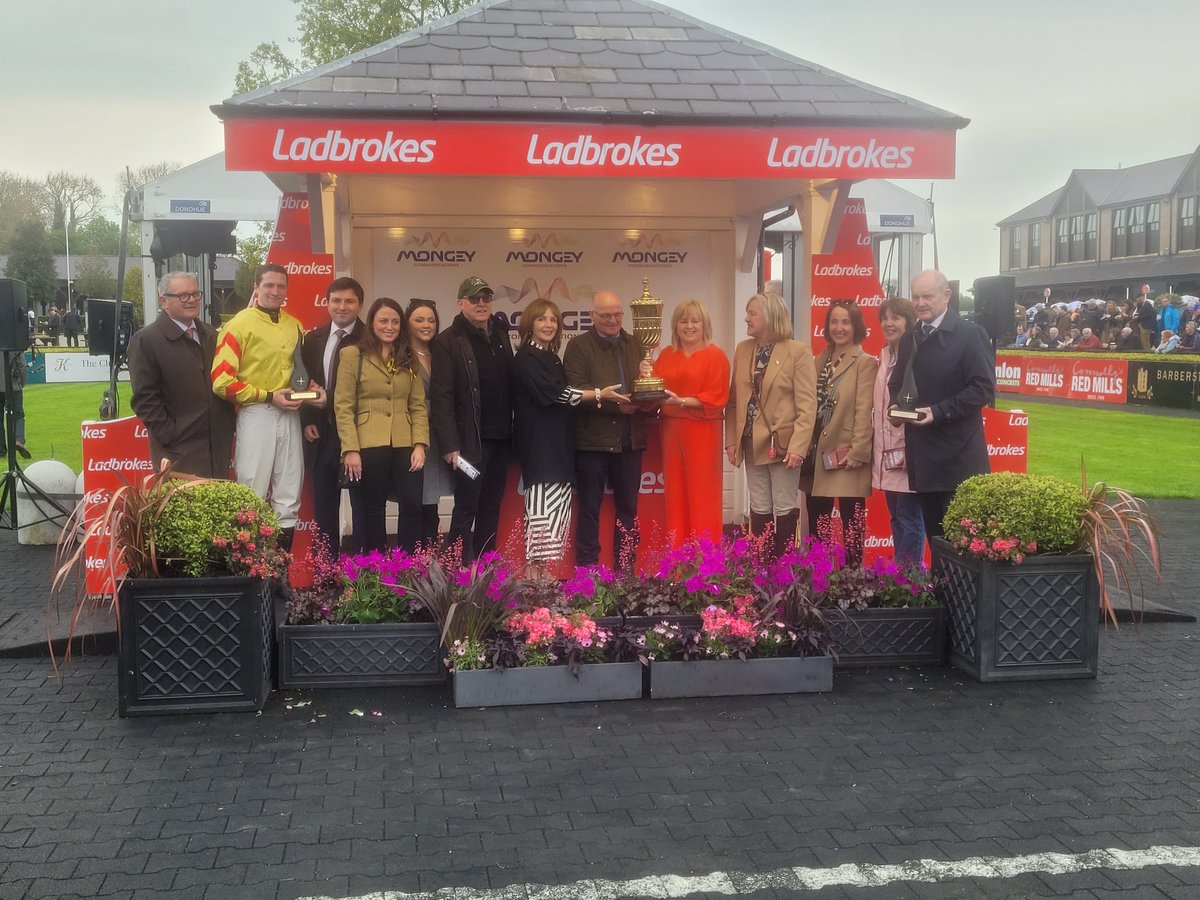 Congratulations to owner, trainer and jockey Barry Walsh! on winning the Mongey Communications La Touche Cup Cross Country Chase 🏆 at the Punchestown Festival last week after a brilliant performance aboard Singing Banjo.

#HorseRacing #PunchestownFestival #LaToucheCup