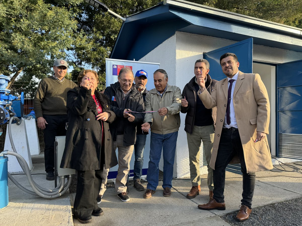 mop_nuble's tweet photo. ✨𝗕𝘂𝗲𝗻𝗮𝘀 𝗡𝗼𝘁𝗶𝗰𝗶𝗮𝘀✨ para #Chillán Inauguramos las obras de emergencia del 𝗦𝗦𝗥 𝗘𝗹 𝗛𝘂𝗮𝗽𝗲 🚰 mejorando condiciones de entrega de Agua potable a 192 familias de este sector inviertiendo $391 millones a través de nuestra Dirección de Obras Hidráulicas
🧵 1/2 https://t.co/GDg6exZsP1