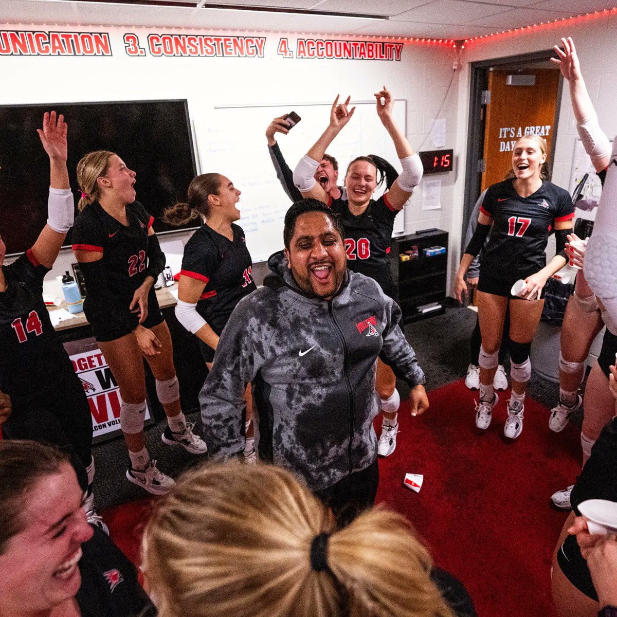 CoachDipenPatel's tweet photo. I've got a lot to be grateful for this past year. The phrase, "the people make the place," has never rang truer. I am surrounded by a lot of great people who are supportive, collaborative, and just want to get better every day. I'm still loving every minute of it. https://t.co/a1riUVSvEj