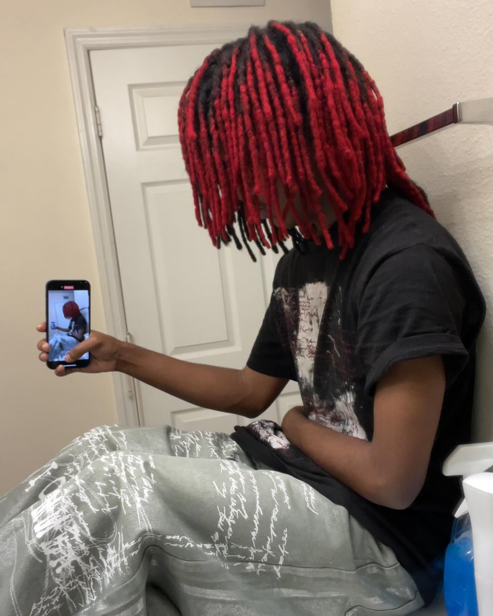 TravisCynical's tweet photo. I'm in the ocean of prey and predator and everyone want s a piece of me https://t.co/E27mUODGD7