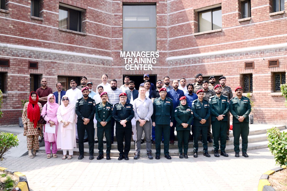 ShahnazDeeba's tweet photo. Blast Trauma Care Course Closing Ceremony organised for officials of Civil Defence Azad Jammu Kashmir and Emergency Rescue Service Khyber Pakhtunkhwa by  Emergency Services Academy Lahore in collaboration with 
@ICRC_Pakistan
 @GovtofPakistan @GovtofPunjabPK @MaryamNSharif https://t.co/SNEavyyux7