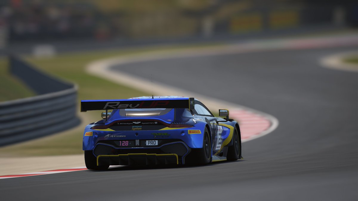 BREAKING NEWS We will be entering another car for the season opener of @tracc_SimRacing's GT3 Cup this week! Our newly crowned Vtracc Silver class champion @KiriharaRyoma will be partnering Tim Berggren in our newly revamped RevUP team 💙 #TCBRevUP