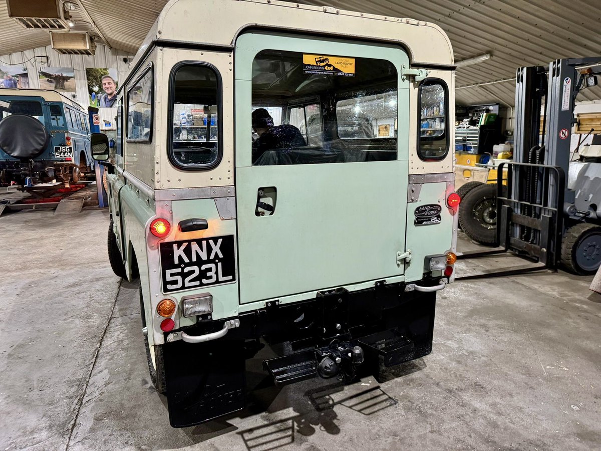 JohnBrown4x4's tweet photo. We are delighted to have this galvanised chassis, overdrive, petrol Series 3 for sale today. And there’s room for all the family!  #series3 #overdrive #7seater #galvanisedchassis https://t.co/TredkfnAry