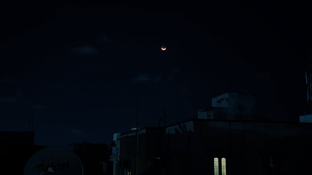 Unsaid_Dezires's tweet image. இன்றைய பிறை நிலா 

#TeamPixel
#Nightsight 
#Nofilter