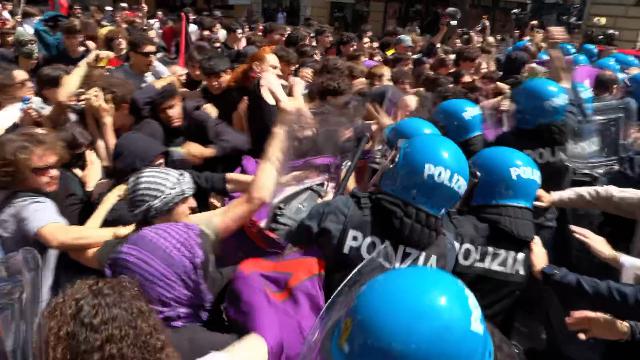 Ma come è  possibile che ogni qual volta vi è una manifestazione di studenti essi vengano manganellati? Siamo stufi di questa situazione, intervenga il Presidente della Repubblica