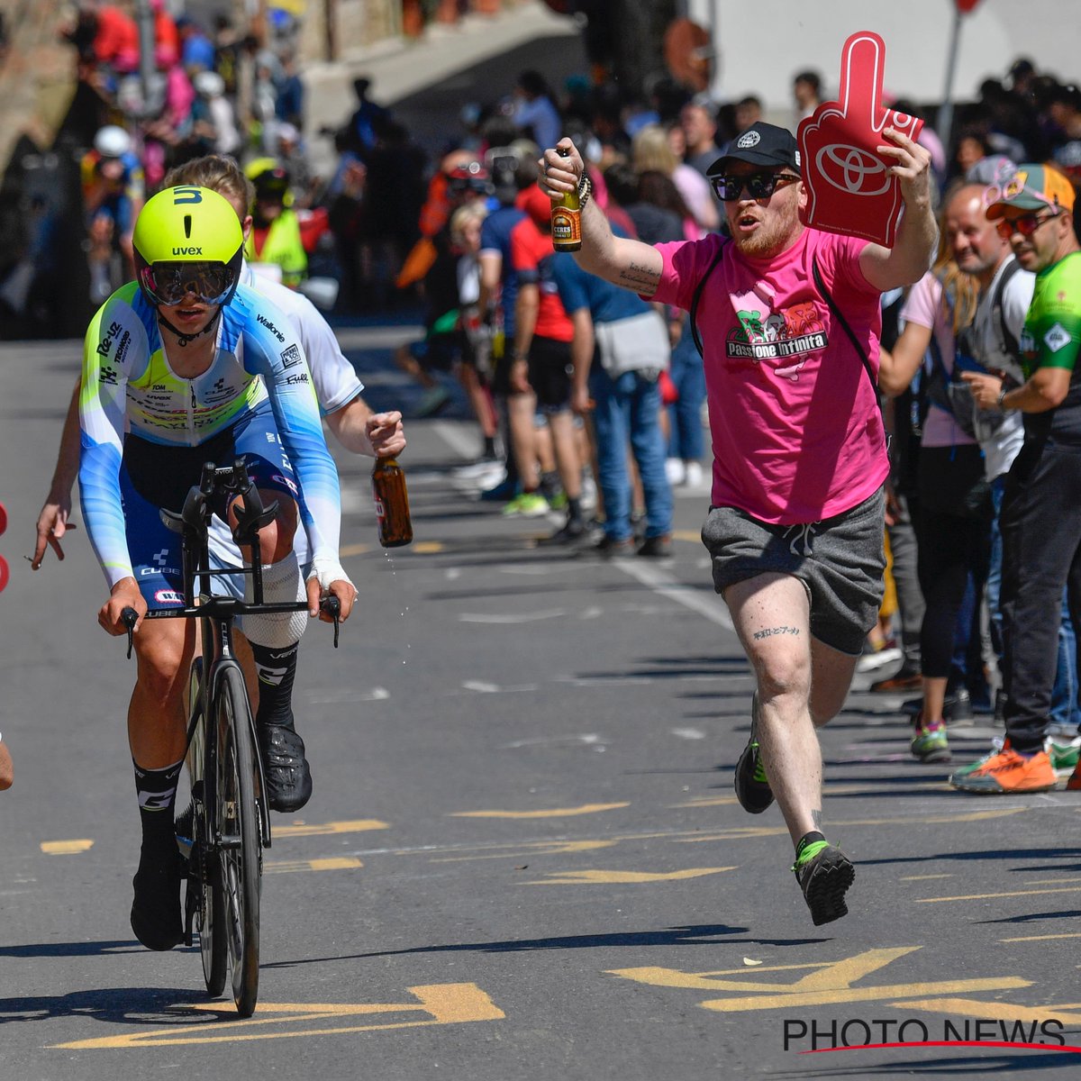 Respect the riders ✋ #GirodItalia