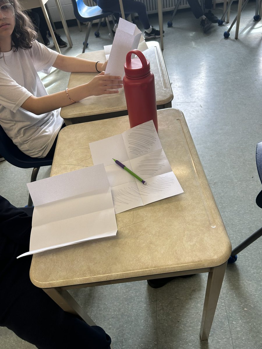 Today Ms Snihur’s 6/7 class at St Bernard’s explored fractions modelling to develop their understanding of multiplying fractions. @TCDSB_MathSO @TCDSB @StBernardsTCDSB