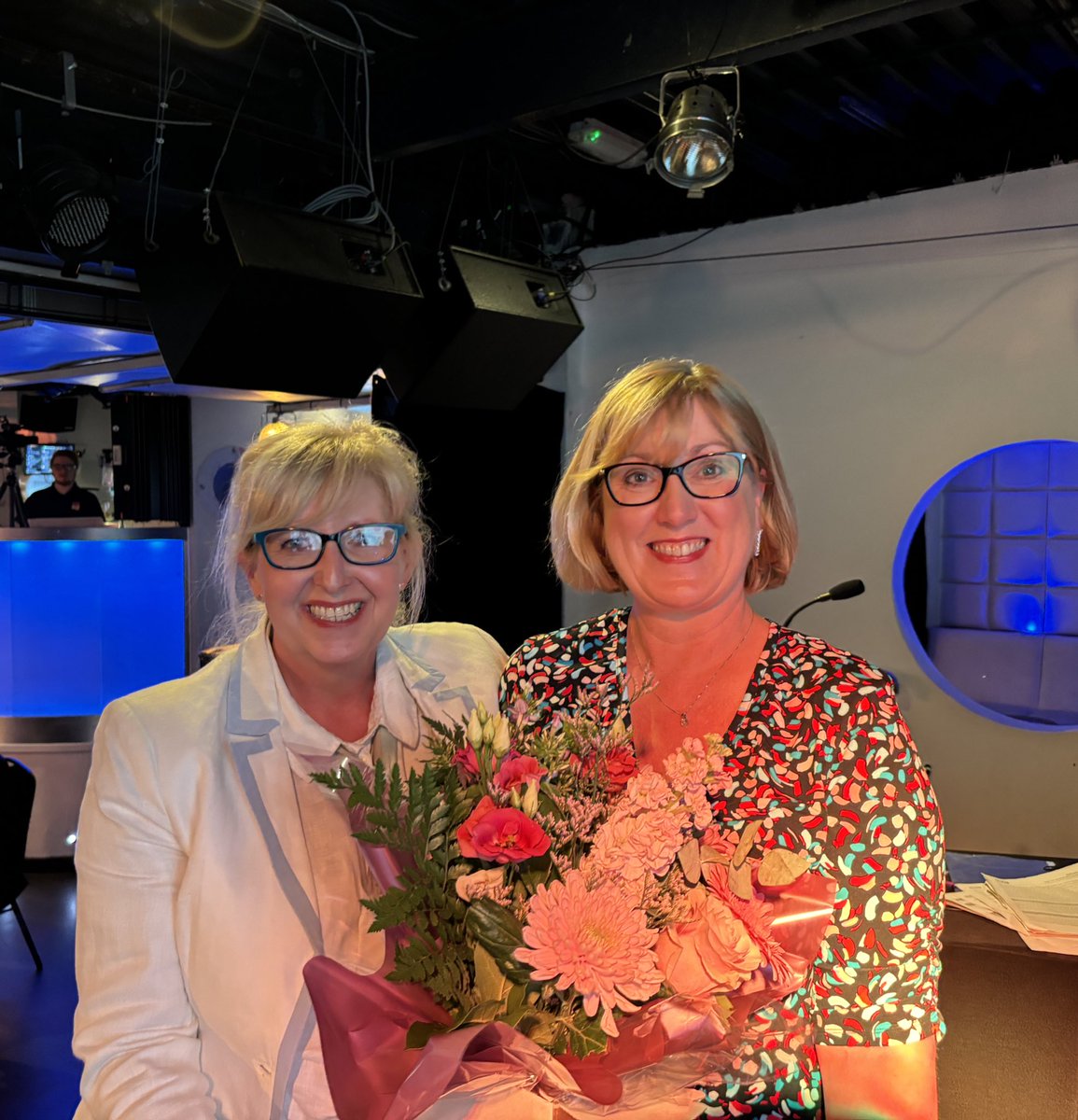 It’s smiles all around as lead heart failure specialist nurse Jane Crouchley wins the #SteesNightingale Outstanding Contribution to Nursing Award. 🎊🎊