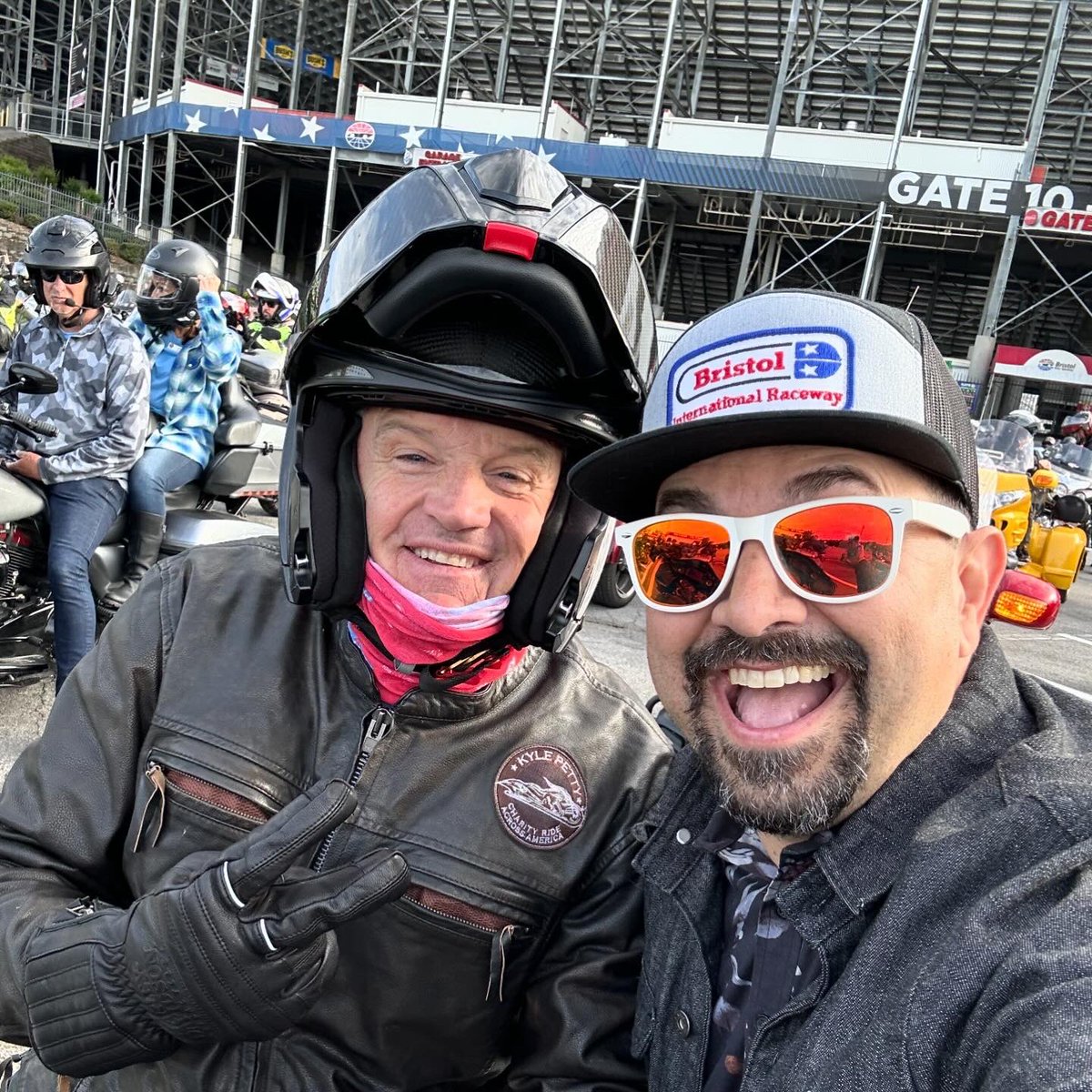 🌶️🚨Spicy Reminder! 

#TracksideLive is back next week @NWBSpeedway w @Kenny_Wallace @TheJohnnyTV @WendyVenturini Noon Sunday - Great to catch up w my friend Kenny on the @KPCharityRide stop here @ItsBristolBaby