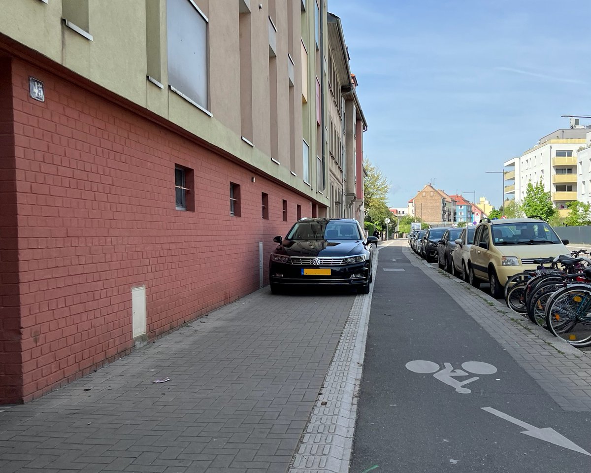 «Ik geef geen moer om jullie voetgangers in Frankrijk»

📍 Route d’Oberhausbergen

R417-11 Stationnement très gênant, amende de 4ème classe, 135€

#GCUM #Cronenbourg #Strasbourg #ImpunitéAutomobile