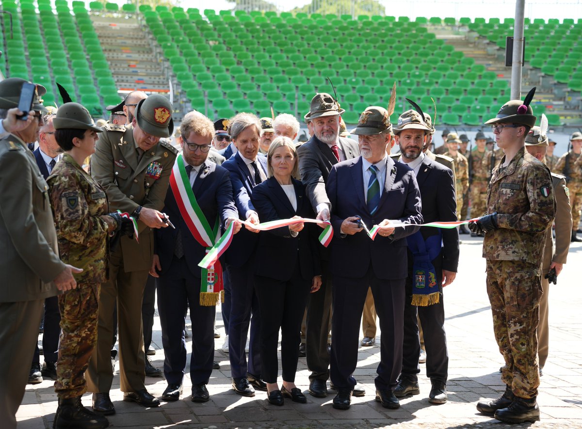 Tagli del nastro, alzabandiera e paracadutisti alla Cittadella - 95ª Adunata Nazionale Alpini 2024 Vicenza 🔗 adunatalpini.it/news/tagli-del… #alpini #associazionenazionalealpini #cittadella #paracadutisti #vicenza #adunatalpini2024 #protezionecivile