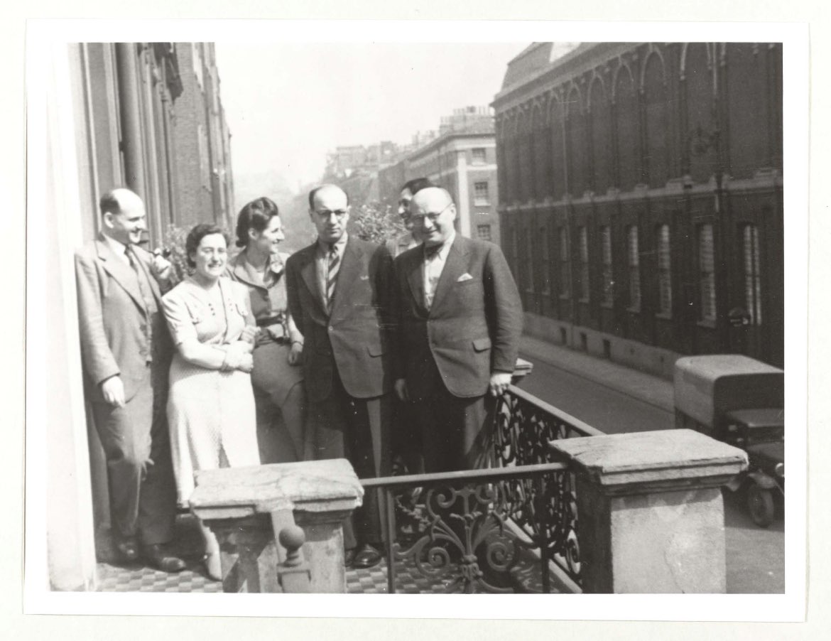 During the war @wienerlibrary was based on Manchester Square, just across from @wallacemuseum. This photo shows Library staff members on the balcony, in the 1950s, with the Wallace in the background. Our mission to keep truth alive hasn’t changed. Visit us now on Russell Square!