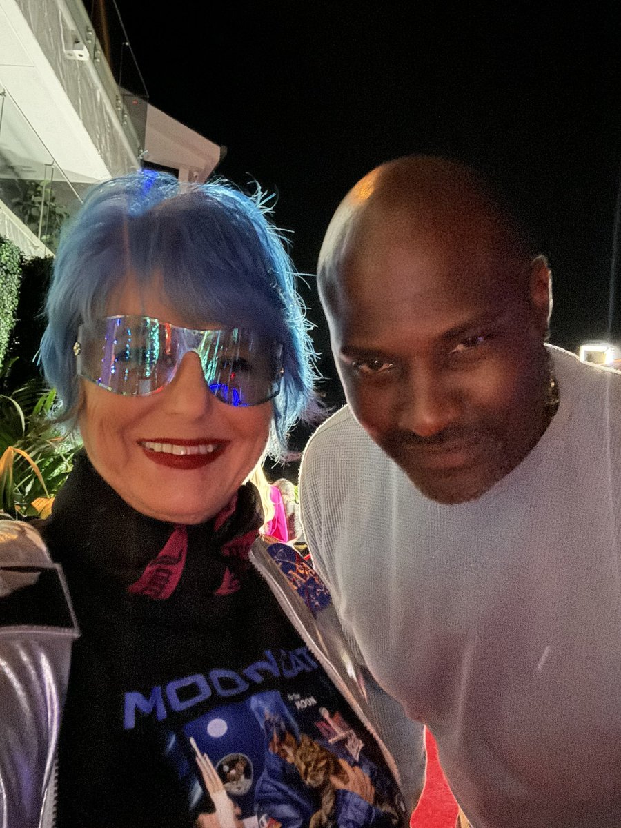 @CopernicSpace @MakeFastCash @WaldorfBevHills @charitywater @gavofyork @HoboMojo_ @pcousteau @WaltzinPeacock @spaceibles @_CryptoBus @ChalieSalerno They are coming! @LadyRocketSpace #MoonCats where  just purring during Miliken Global Conference in Beverly Hills making new friends,  and at the Bel Air philanthropy extravaganza @onehumanitynpo with @LadyRocketSpace and new #MoonCat Lowers! Together with @officialcatcoin we…