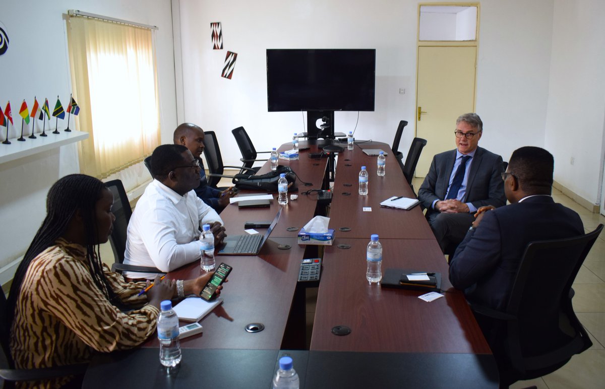 Yesterday, we had the pleasure of hosting Mr. Philip Landon @PLandon, the COO of @univcan. We engaged in a fruitful discussion about AIMS Rwanda's efforts and explored the potential of participating in BCDI 2030 program, which offers scholarship projects for studies in Canada.