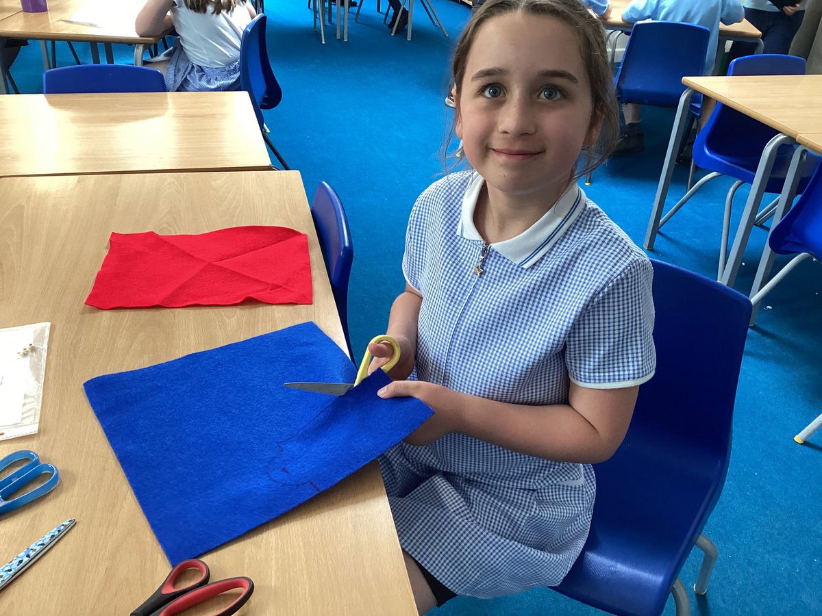 sbps_owls's tweet photo. We have begun our bag-tag making project in DT. We have designed our bag tags and used a template to draw and cut out our pieces of felt. Next week, it’ll be time to get sewing! 🧵✂️ #sbpsDT https://t.co/kBtnIXcYgv