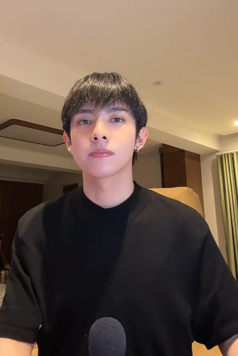 CharmanderNiJah's tweet photo. LORD GUSTO KO LANG NAMAN MAGTIKTOK BAKIT NAMAN MAY PAGSUBOK!!!! ANG POGI SHUTAAAMSKANANANANSNS https://t.co/2nbikO0fPd