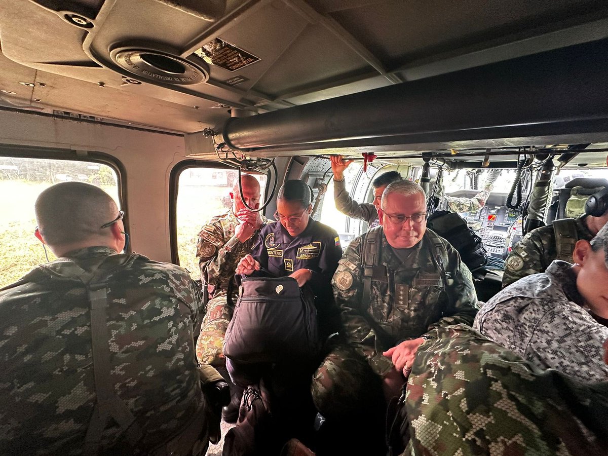 A esta hora el ministro de Defensa, @Ivan_Velasquez_ junto a Cúpula Militar y de Policía, se desplazan hacia Tuluá, Valle del Cauca, para acompañar al Presidente @PetroGustavo en un Consejo de Seguridad, para hacer seguimiento a las medidas adoptadas en reuniones anteriores, que…