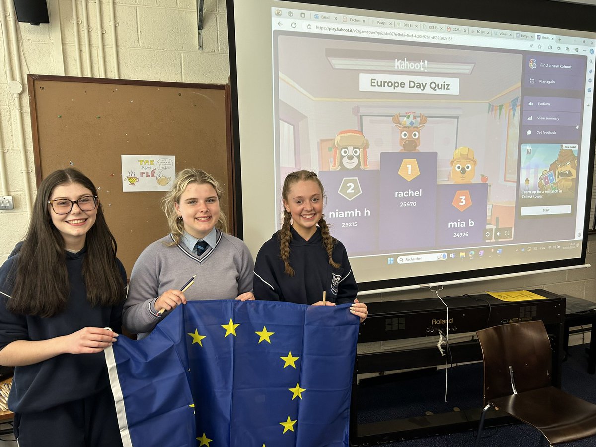 To celebrate #EuropeDay our TY #EPASambassadors organised some fun activities for all TYs.Well done to the winners of the EU Scavenger Hunt & the EU @Kahoot quiz 👏🏻👏🏻🇪🇺 &to everyone who participated! @EPIreland_Edu @EPinIreland @lecheiletrust1 #EPAmbassadorSchool @gemmakellyboyle