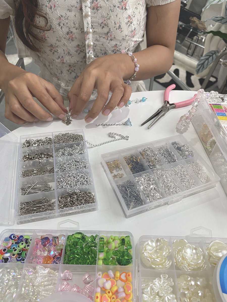 beoads's tweet photo. (🎟️) A repost would be appreciated

୨୧ BEADSLAVE OPEN WORKSHOP!! ˚ ༘ ⋆ 

Yuk join workshop bersama @beoads
Mari kita buat dream bracelet bersama!!
Kalian bebas pilih beads dan charm sesuai keinginan kamu lho!! psstt. . only 3 slot left💔 https://t.co/qlOesq13DP
