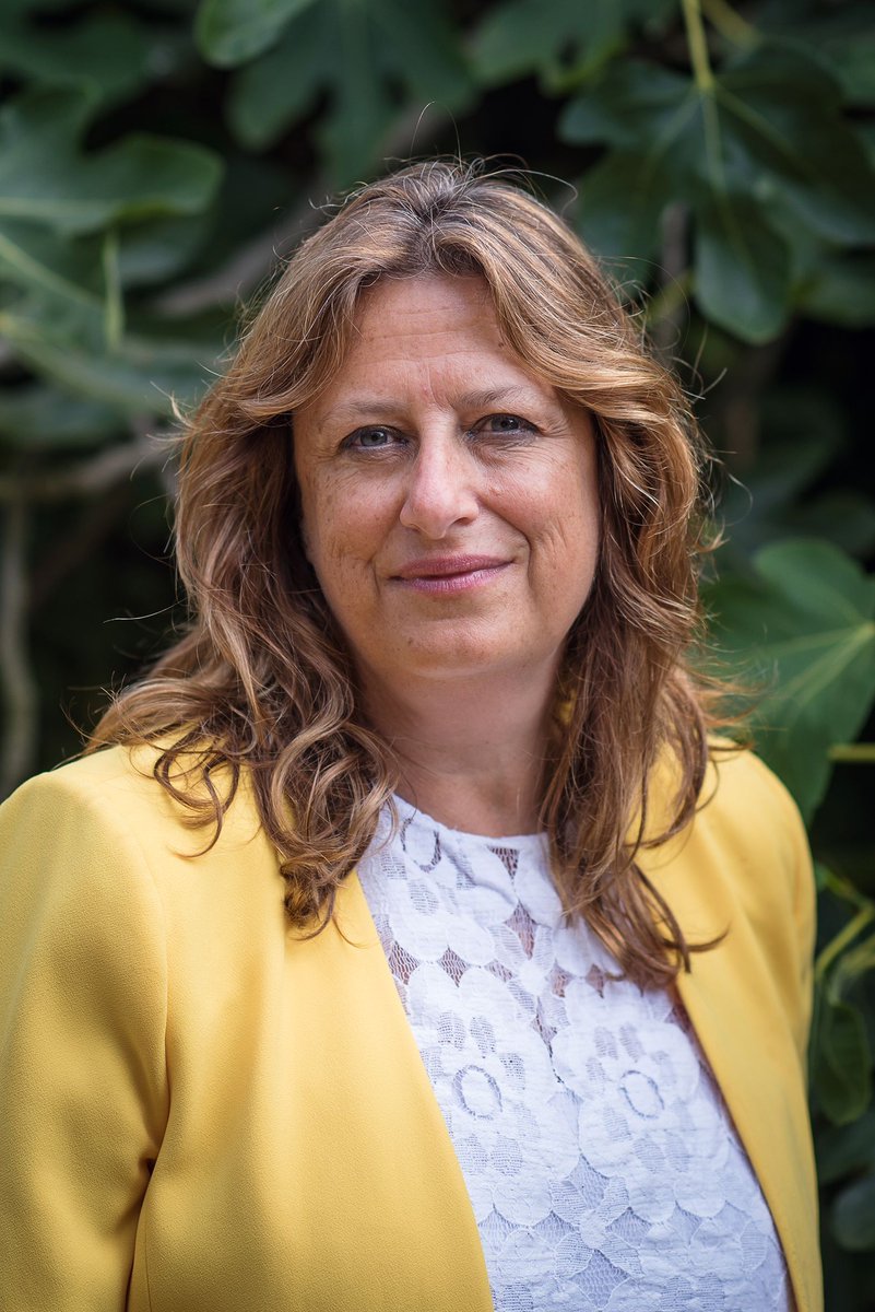 Southwold Library (@southwoldlib) on Twitter photo If you missed <a href="/ellygriffiths/">Elly Griffiths</a> at the amazing <a href="/GfordBookFest/">Guildford Book Festival</a> then catch her at Slaughter in Southwold this June.
Saturday 15th June at <a href="/ArtsSouthwold/">Southwold Arts Centre</a>
Book at the library, by phone 01502 722519 or on the website buff.ly/4dla5S5 If you missed <a href="/ellygriffiths/">Elly Griffiths</a> at the amazing <a href="/GfordBookFest/">Guildford Book Festival</a> then catch her at Slaughter in Southwold this June.
Saturday 15th June at <a href="/ArtsSouthwold/">Southwold Arts Centre</a>
Book at the library, by phone 01502 722519 or on the website buff.ly/4dla5S5