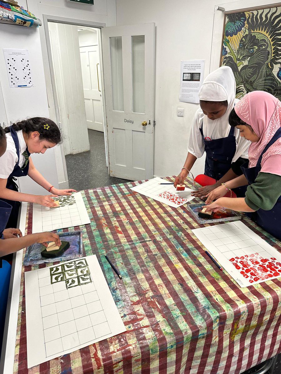 Year 5 visited the William Morris Gallery today, where we learned a lot about William Morris’ life and art. We took part in a wonderful printing workshop which was inspired from nature. @WMGallery 🖼️🌱🪻🪴